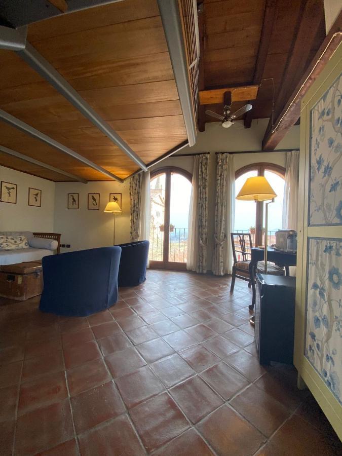 Foresteria Ristorante Conti Roero Bed & Breakfast 3*